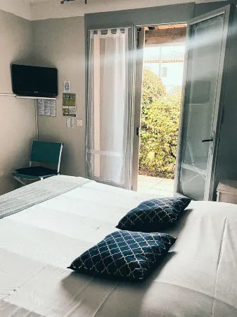 Auberge des Pins Отели в г. Фейанс