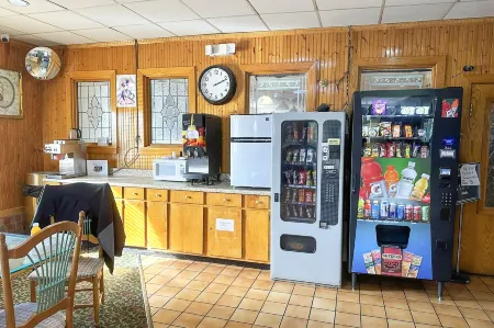 Super Inn & Suites by OYO Milledgeville