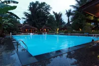 Green Tropical Village - Pools