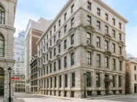 The Alexander Hotel - Old Montreal Hotels near Quebecor