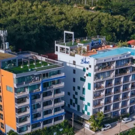 The Blue Hotel Отели рядом с достопримечательностью «Храм Чалонг»