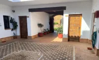 Apartamentos Turísticos - Hostal Los Alisos