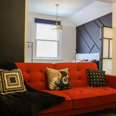 Studio-Sleeps 4-10 Min H Potter-17 Min London Hotels near Watford Quaker Meeting House
