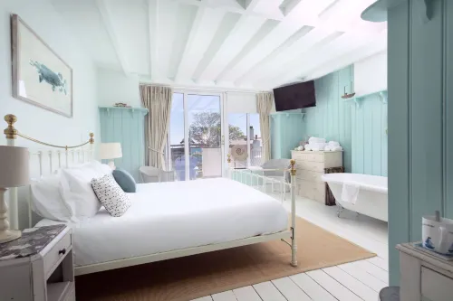 Lulworth Cove Inn - Homestays