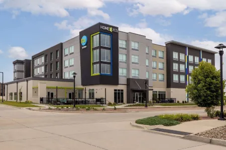 Home2 Suites by Hilton Ankeny Отели рядом с достопримечательностью «Парк Хокай»