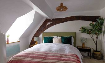 Remarkable 1-Bed Cotswolds Cottage in Finstock