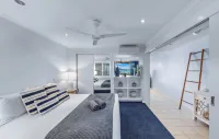 By the Sea Shore Hotels in Cannonvale