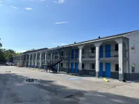Blue Star Inn Hotels in Breaux Bridge