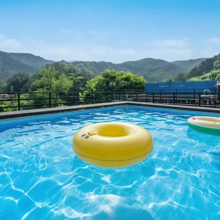 Gapyeong Poin Poolvilla Pension Отели рядом с достопримечательностью «Храм Тэвонса»
