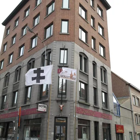 De Bonte Os Hotel & Tower