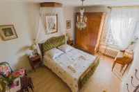 La Petite Maison près de l'Eglise Hotels in Meillac
