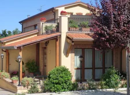 Angelucci Agriturismo Con Camere e Agri Camping Отели в г. Моццагронья