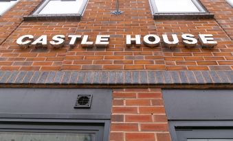 Leicester's Lyter Living