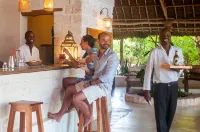 The Charming Lonno Lodge Watamu - بار