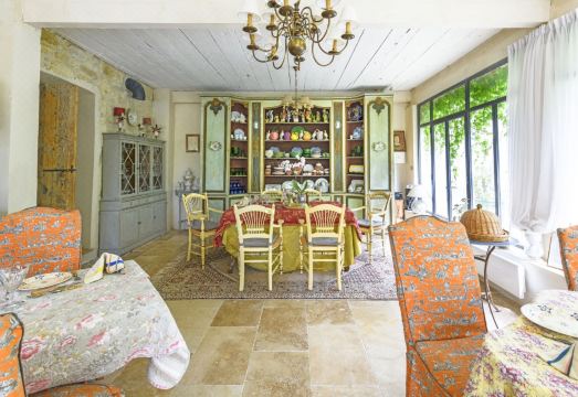 바스티드 드 벨레가르드의 레스토랑이나 공용 공간