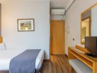 Hotel Lyon Hotels near Barceloneta Beach