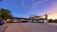Cowra Motor Inn - parking