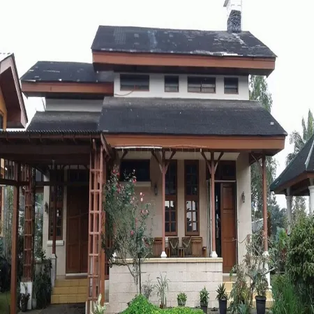 Villa Kota Bunga Sakura Hotels in Pacet