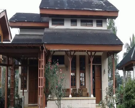 Villa Kota Bunga Sakura Hotels in Pacet