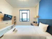 Comfortable Studio Semi Apartment at the Lodge Paskal Near Binus University Hôtels à : Andir