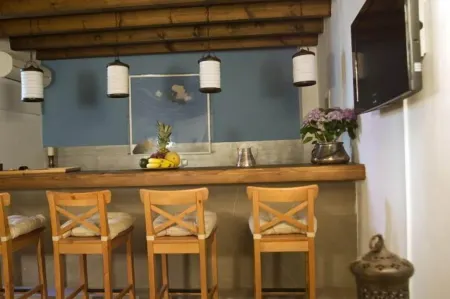 Domus Studios Отели рядом с достопримечательностью «Anthony Quinn Bay»