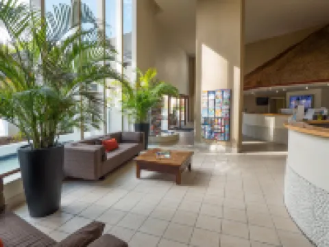 Broadbeach Savannah Resort Hotels in Broadbeach