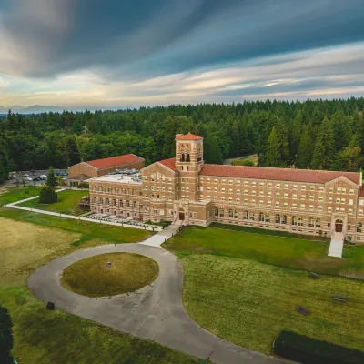 The Lodge at St Edward Park Отели рядом с достопримечательностью «Торговый центр Northgate»