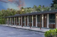 Spinnaker Inn of Naples