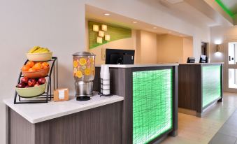 Holiday Inn & Suites Rochester - Marketplace