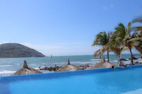 太平洋皇宮海灘塔飯店