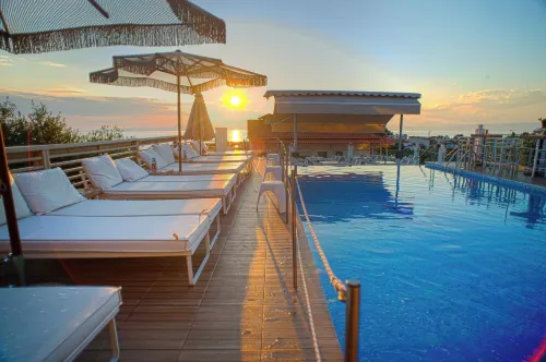 Anny Residences & Suites - مسبح