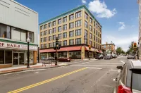 New Bedford Harbor Hotel, Ascend Hotel Collection - Parking