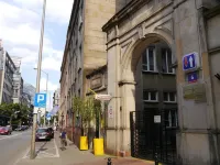 LoftHotel Lot Pszczoły Hotel dekat Istana Belweder