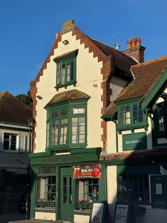 The Bugle Coaching Inn Отели рядом с достопримечательностью «Tapnell Farm Holiday Destination»