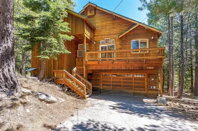 Cedar Chateau w/ Game Room & Hoa Access!