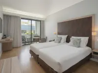 Vila Baleira Funchal Hotels near Se