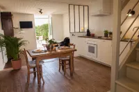 Il Etait Une Fois Chez Moi Eugénie - Pensions
