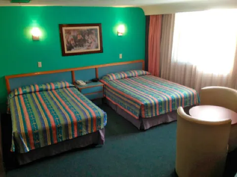 Segovia Regency Hotels near The Angel of Independence