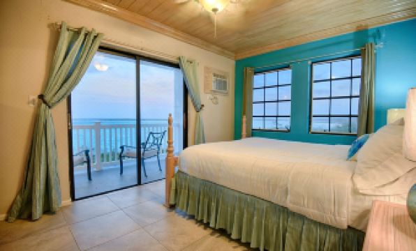 Gems at Paradise Beach Hotel - Housity