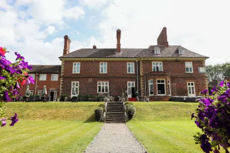 Albrighton Hall and Spa, a member of Radisson Individuals Отели в г. Райтон-XI-Таунс