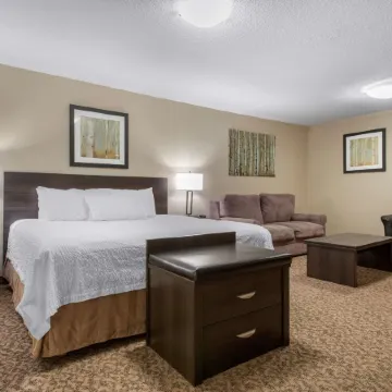 Clarion Hotel & Suites