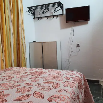 Low Cost Room Plaza de Hierro I
