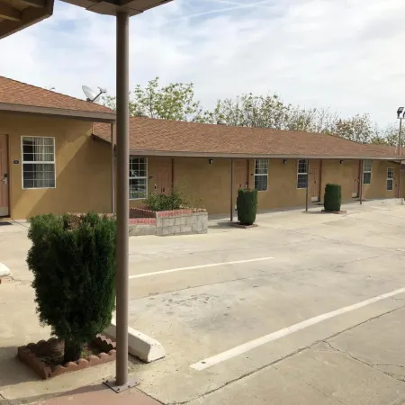 Topper Motel