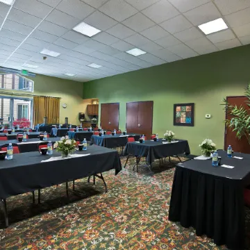 Oxford Suites Pendleton