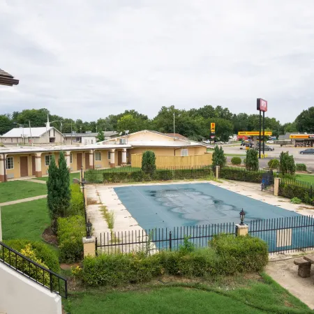 Woodridge Inn and Suites
