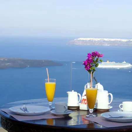 Suites of the Gods Cave Spa Hotel Отели рядом с достопримечательностью «Порт Санторини»