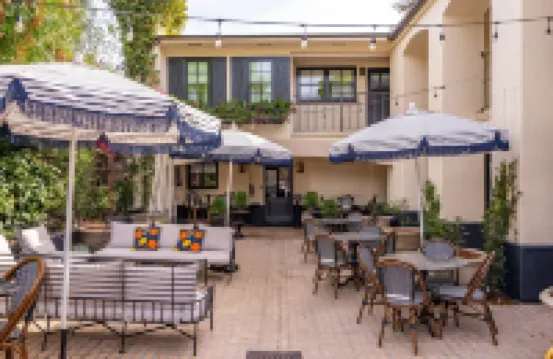 Petit Soleil - Bed, Breakfast and Bar