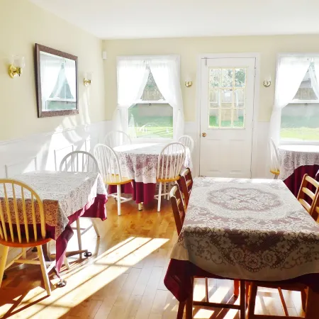 Cavendish Breeze Inn
