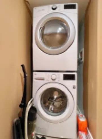 Cozy Home Near Transit & Hillcrest Mall with Free Parking Hotels in 