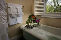 White Oak Manor Bed and Breakfast